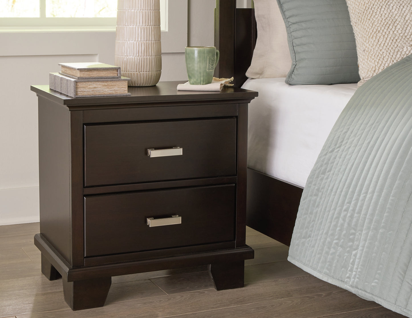 Covetown Twin Panel Bed with Mirrored Dresser and Nightstand