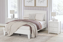 Load image into Gallery viewer, Hallityn Full Panel Platform Bed with Dresser, Chest and Nightstand
