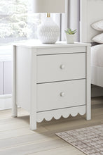 Load image into Gallery viewer, Hallityn Full Panel Headboard with Dresser, Chest and Nightstand
