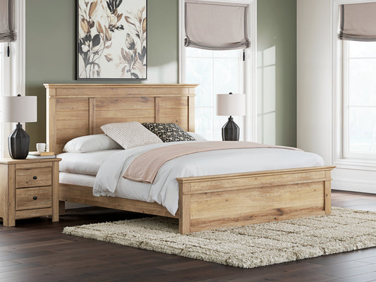 Makidern King Panel Bed