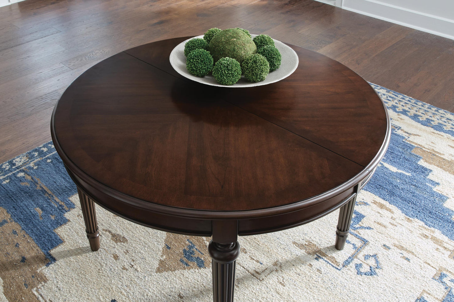 Lavinton Oval Dining Room EXT Table