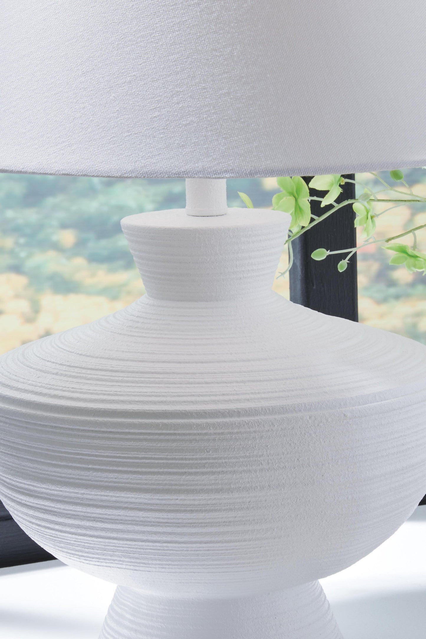 Harelwood Poly Table Lamp (1/CN)