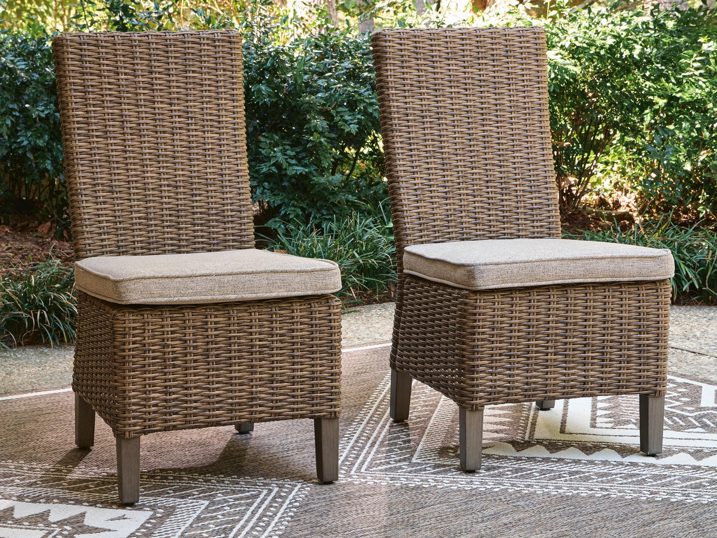 Laguna Heights Side Chair with Cushion (2/CN)